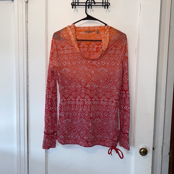 Athleta Hidden Lake Deep Red Firestone ombré long sleeve pullover top with hood - Picture 2 of 10